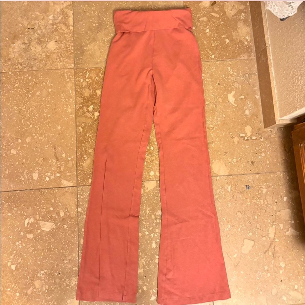 fold over coral Pink flare pants with a flattering fit #flaredpants
